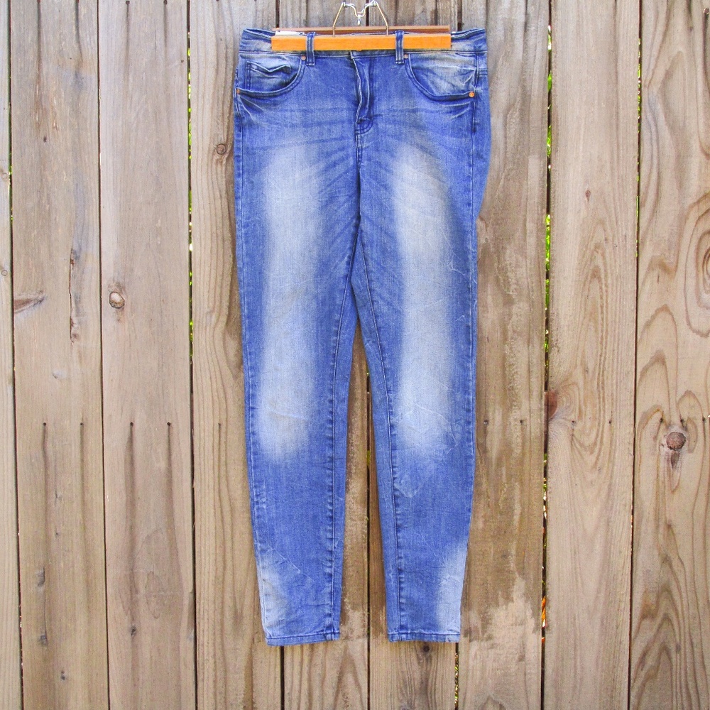 💎Light-wash Skinny Jeans💎 3 for $30